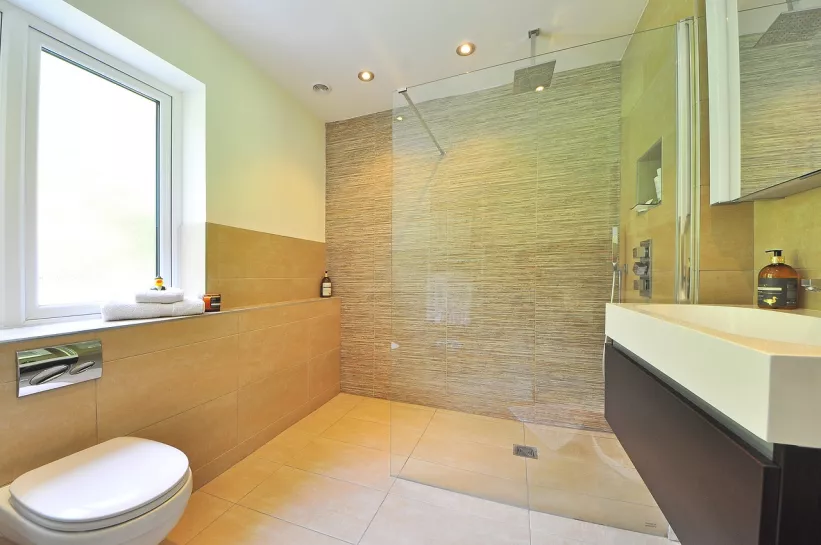 Wanne raus, Dusche rein: Badezimmer barrierefrei umbauen